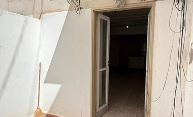 Monoambiente en planta baja con patio   cochera en Córdoba al 1100, Zona Centro