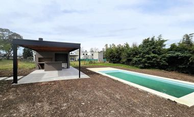 Casa en venta - 3 Dormitorios 6 Baños - Campana