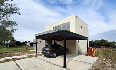 Casa en venta - 3 Dormitorios 6 Baños - Campana