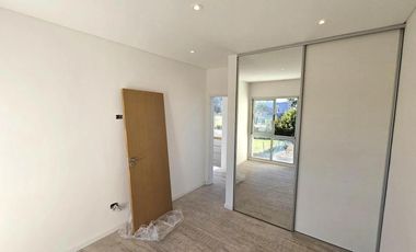 Casa en venta - 3 Dormitorios 6 Baños - Campana