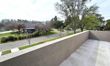 Casa en venta - 3 Dormitorios 6 Baños - Campana