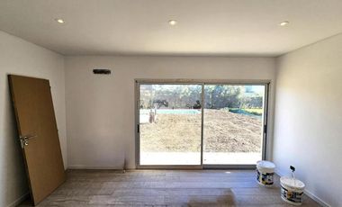 Casa en venta - 3 Dormitorios 6 Baños - Campana