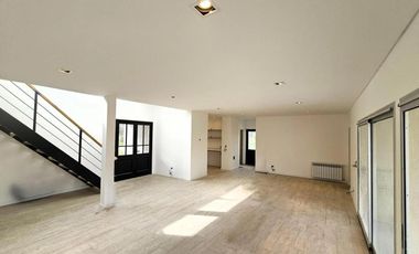 Casa en venta - 3 Dormitorios 6 Baños - Campana