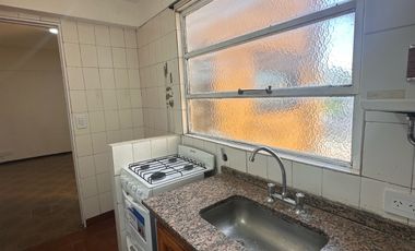 ALQUILER 2 AMB sobre Av. Carabobo