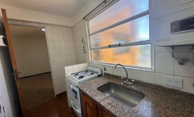 ALQUILER 2 AMB sobre Av. Carabobo