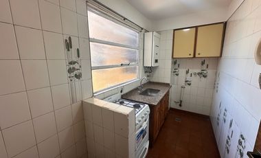 ALQUILER 2 AMB sobre Av. Carabobo