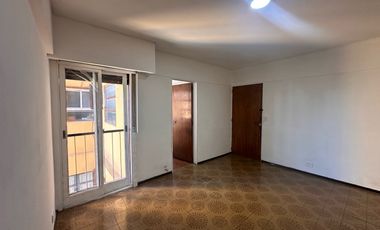 ALQUILER 2 AMB sobre Av. Carabobo