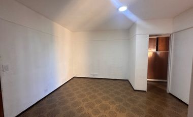 ALQUILER 2 AMB sobre Av. Carabobo