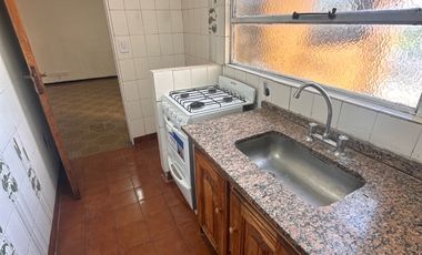 ALQUILER 2 AMB sobre Av. Carabobo