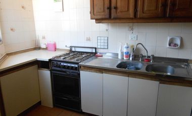 Saavedra, Ruiz Huidobro 2800, 3 amb, 120m2, triplex, u$s 1,000 + servicios. Acepta mascota canina.  (TEMPORARIO 3 MESES MIN)