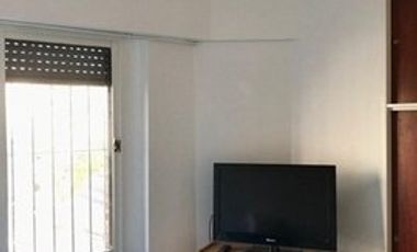 Saavedra, Ruiz Huidobro 2800, 3 amb, 120m2, triplex, u$s 1,000 + servicios. Acepta mascota canina.  (TEMPORARIO 3 MESES MIN)