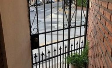 Saavedra, Ruiz Huidobro 2800, 3 amb, 120m2, triplex, u$s 1,000 + servicios. Acepta mascota canina.  (TEMPORARIO 3 MESES MIN)