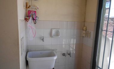 Saavedra, Ruiz Huidobro 2800, 3 amb, 120m2, triplex, u$s 1,000 + servicios. Acepta mascota canina.  (TEMPORARIO 3 MESES MIN)
