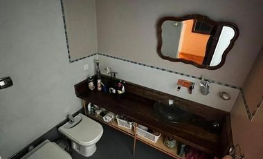 Casa en venta - 5 Dormitorios 3 Baños - Vicente López