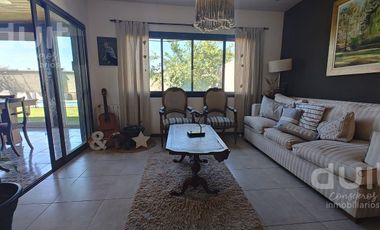 Casa en  Claros del Bosque 4 dormitorios! Unica en el barrio!