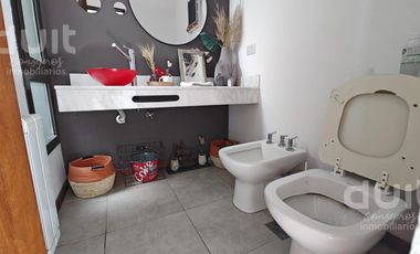 Casa en  Claros del Bosque 4 dormitorios! Unica en el barrio!