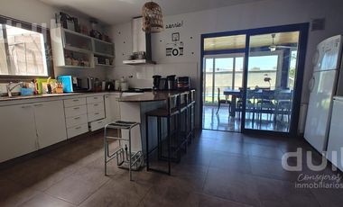 Casa en  Claros del Bosque 4 dormitorios! Unica en el barrio!