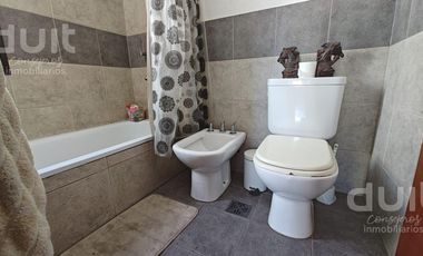 Casa en  Claros del Bosque 4 dormitorios! Unica en el barrio!