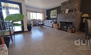 Casa en  Claros del Bosque 4 dormitorios! Unica en el barrio!