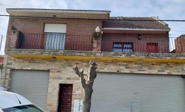 Casa en venta - 3 Dormitorios - Locales - Mar del Plata