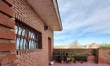Casa en venta - 3 Dormitorios - Locales - Mar del Plata