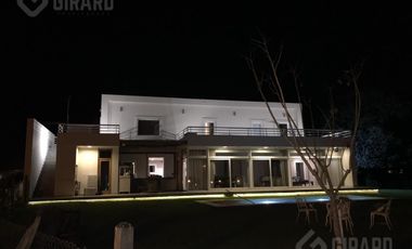 Venta de Casa 5 ambientes en barrio arenas del sur