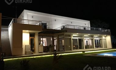 Venta de Casa 5 ambientes en barrio arenas del sur