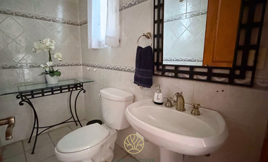 Residencia en Jardines de Lago