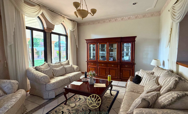 Residencia en Jardines de Lago
