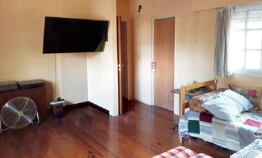 Importante Chalet en Monte Grande – 6 Ambientes, Piscina y Gran Parque