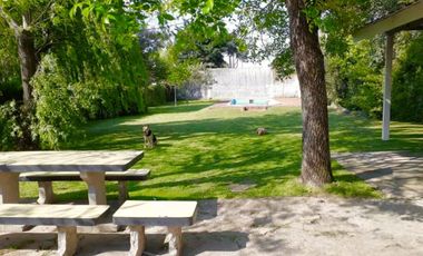 Importante Chalet en Monte Grande – 6 Ambientes, Piscina y Gran Parque