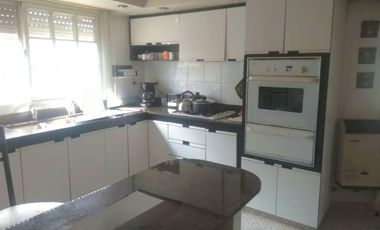 Importante Chalet en Monte Grande – 6 Ambientes, Piscina y Gran Parque