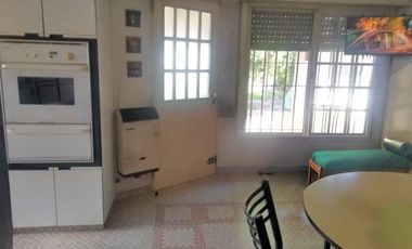 Importante Chalet en Monte Grande – 6 Ambientes, Piscina y Gran Parque