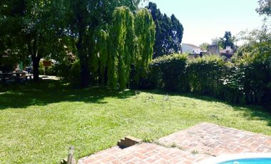 Importante Chalet en Monte Grande – 6 Ambientes, Piscina y Gran Parque