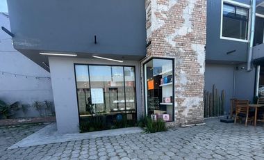 Local de 45 m frente a Walmart Express de Cir. Metropolitano