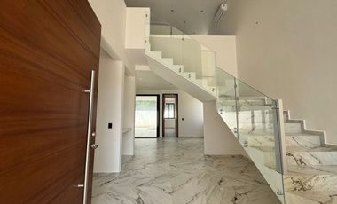 CASA EN VENTA EN PRIVADA PROVINCIA LOTE 203