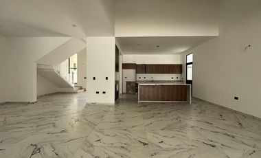 CASA EN VENTA EN PRIVADA PROVINCIA LOTE 203