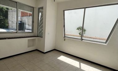 Venta de Edificio de Locales con uso de suelo comercial Cod. LHV8