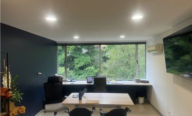 VENTA DE OFICINA SECTOR CASTROPOL AVENIDA EL POBLADO