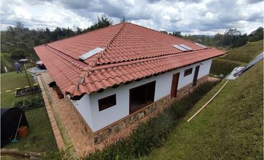 Espectacular casa campestre en venta vía Rionegro a san vicente Ferrer