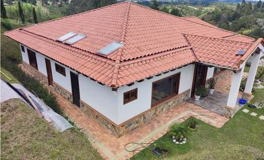 Espectacular casa campestre en venta vía Rionegro a san vicente Ferrer