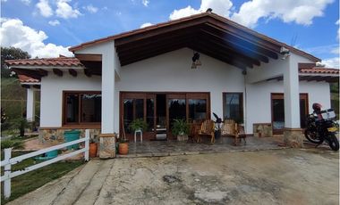 Espectacular casa campestre en venta vía Rionegro a san vicente Ferrer