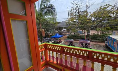 VENDO APARTAMENTO CON VISTA AL PARQUE PRINCIPAL DE GUATAPE