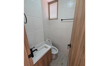 VENDO APARTAMENTO CON VISTA AL PARQUE PRINCIPAL DE GUATAPE