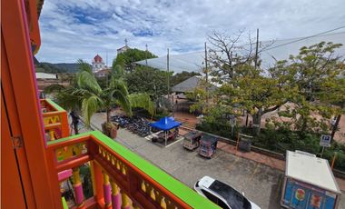 VENDO APARTAMENTO CON VISTA AL PARQUE PRINCIPAL DE GUATAPE