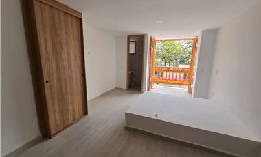 VENDO APARTAMENTO CON VISTA AL PARQUE PRINCIPAL DE GUATAPE