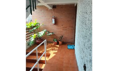 AMPLIO DEPARTAMENTO DE DOS NIVELES EN PASTORES