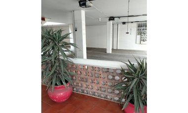 AMPLIO DEPARTAMENTO DE DOS NIVELES EN PASTORES