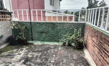 AMPLIO DEPARTAMENTO DE DOS NIVELES EN PASTORES