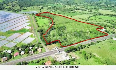 Se Vende Finca con Amplio Frente en Carretera Divisa - Chitré